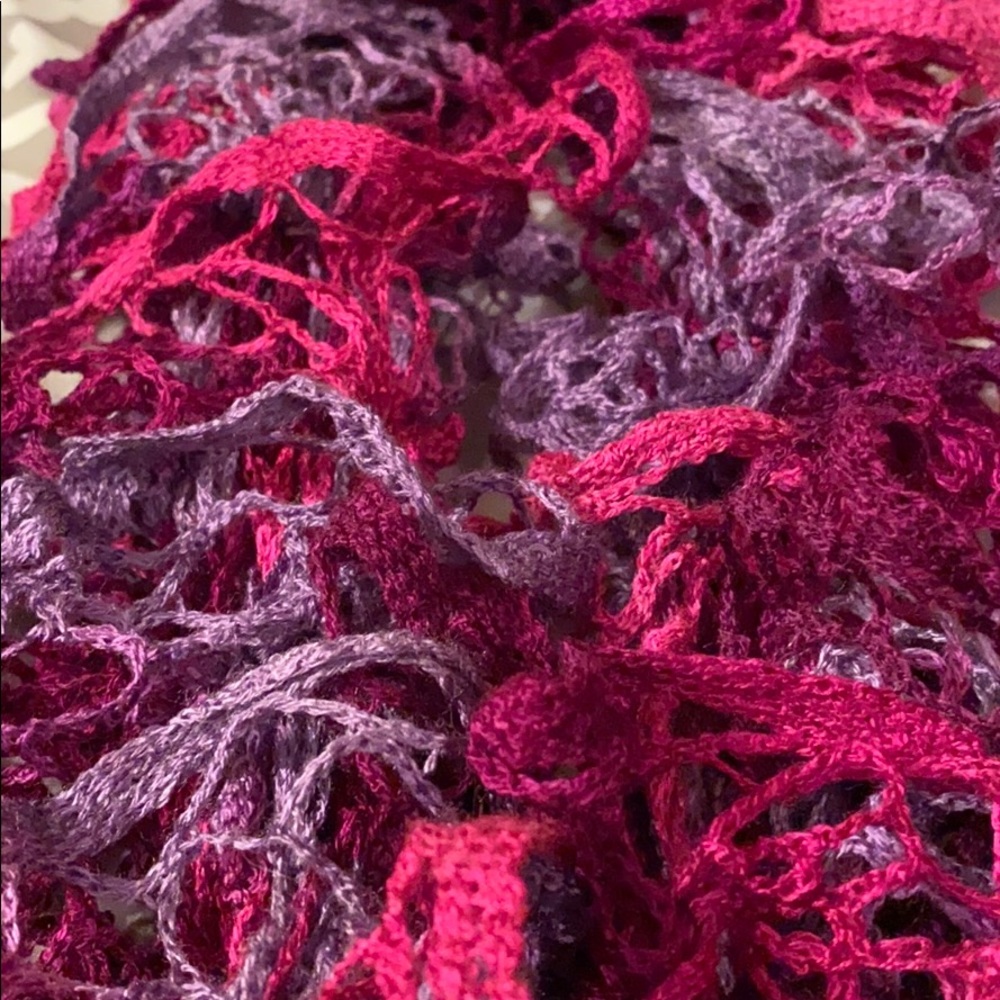 ☀️5/$10☀️ Purple/pink crochet scarf